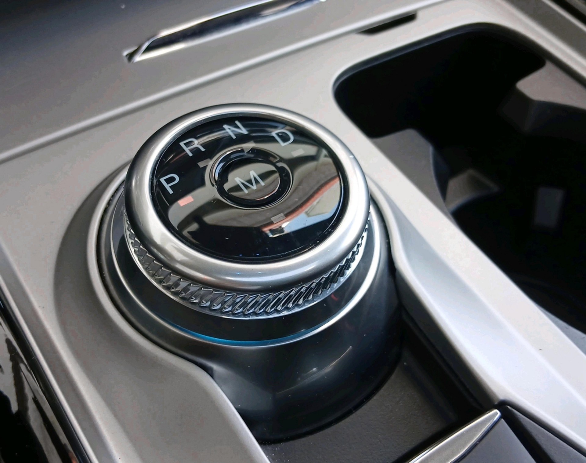 FORD Explorer 3.0 V6 Plug-in Hybrid-image-17