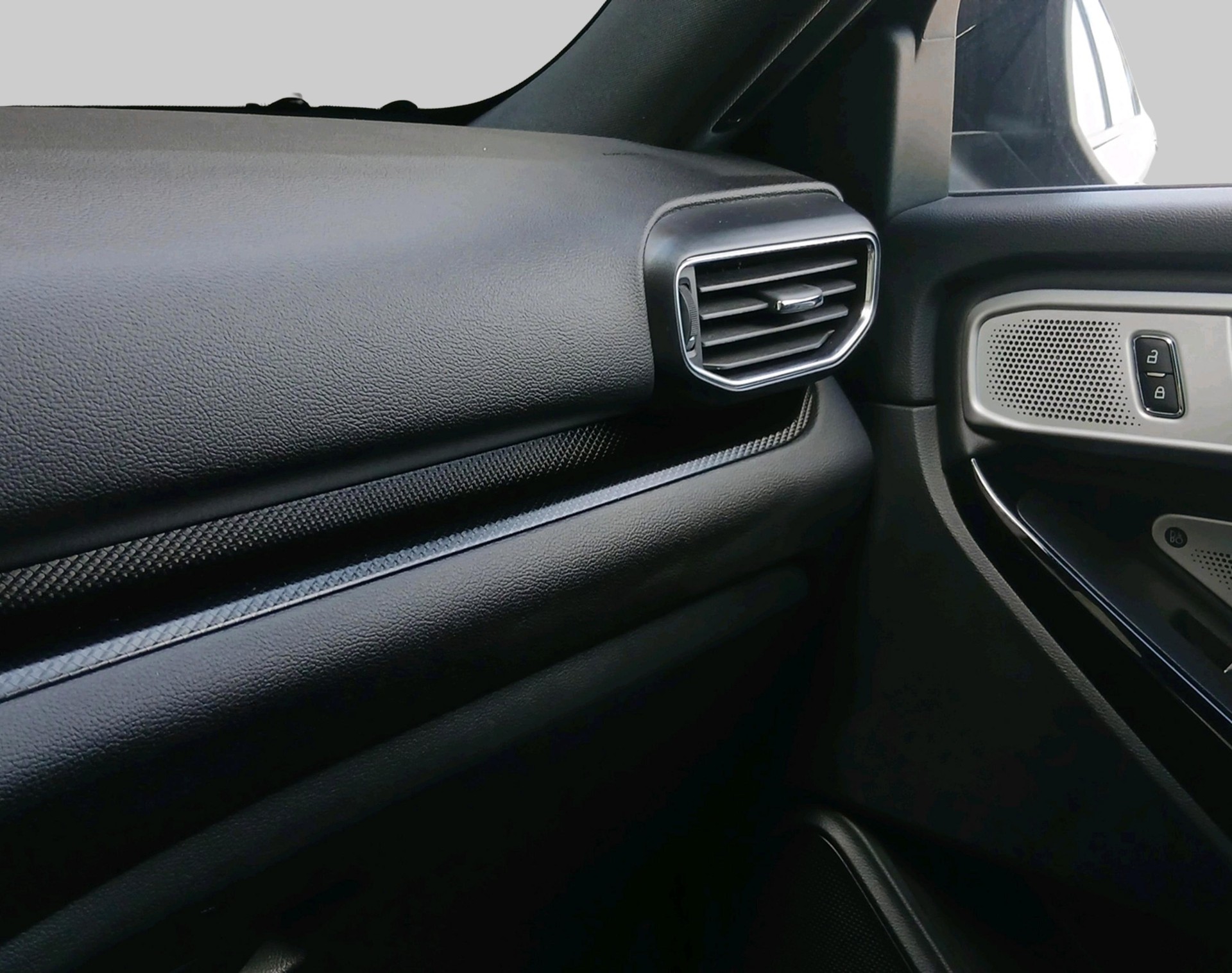 FORD Explorer 3.0 V6 Plug-in Hybrid-image-18