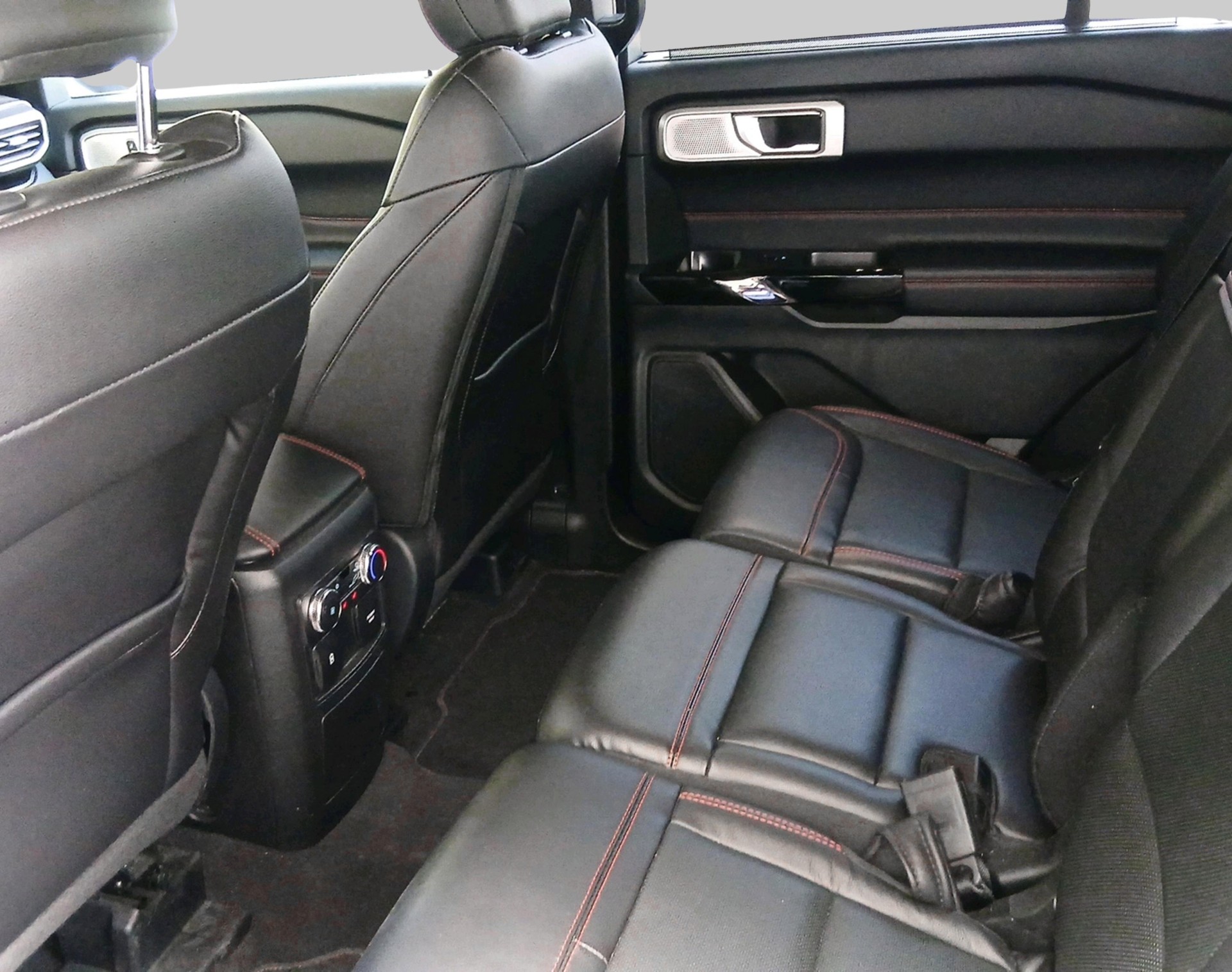 FORD Explorer 3.0 V6 Plug-in Hybrid-showroom-element-3