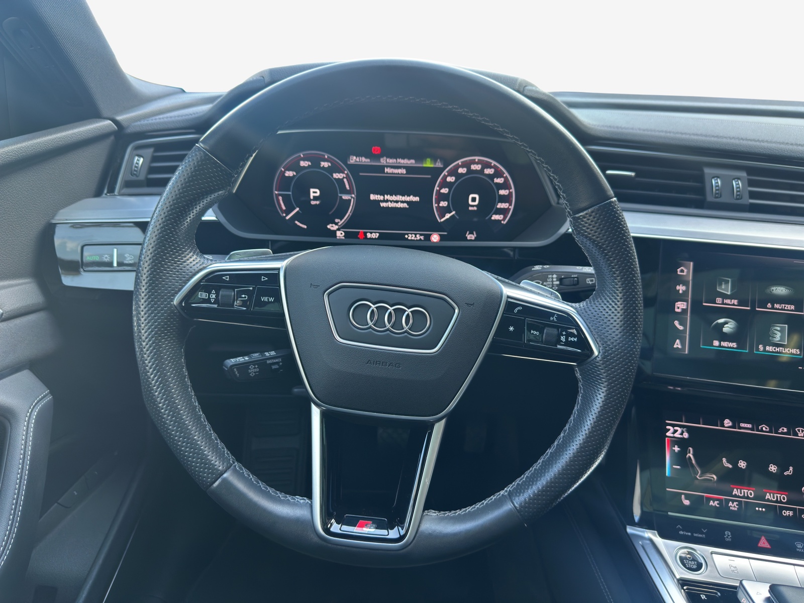 AUDI e-tron 55 S Line quattro-image-9