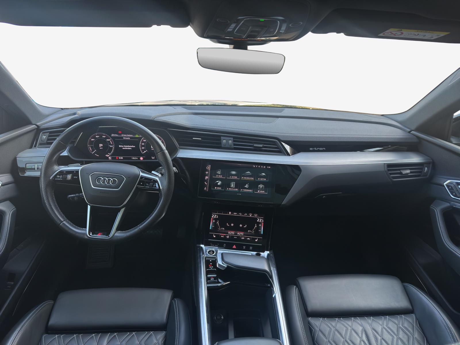 AUDI e-tron 55 S Line quattro-image-8