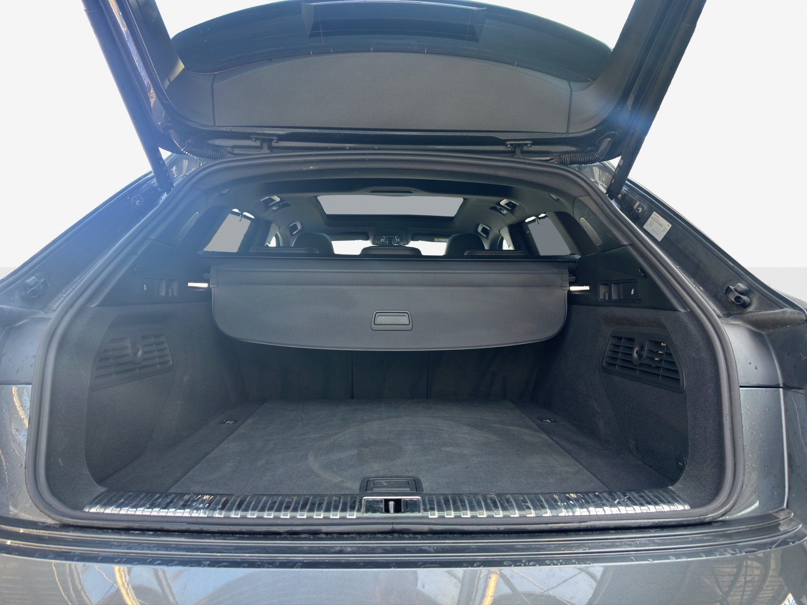 AUDI e-tron 55 S Line quattro-image-12