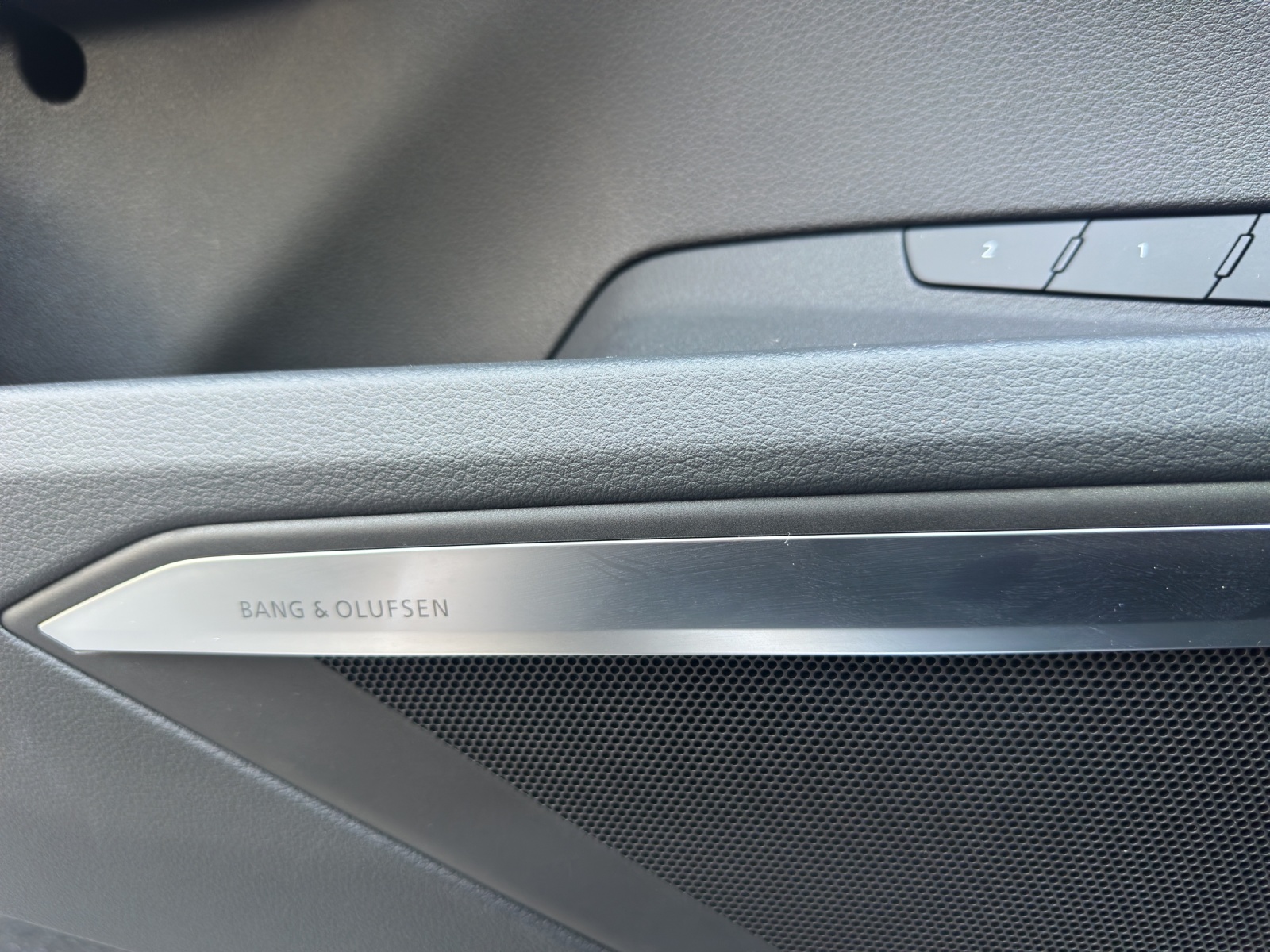 AUDI e-tron 55 S Line quattro-image-13
