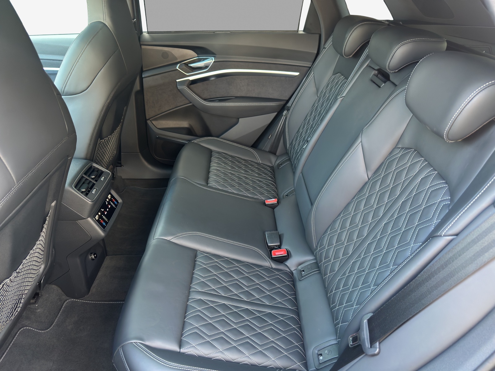 AUDI e-tron 55 S Line quattro-image-11