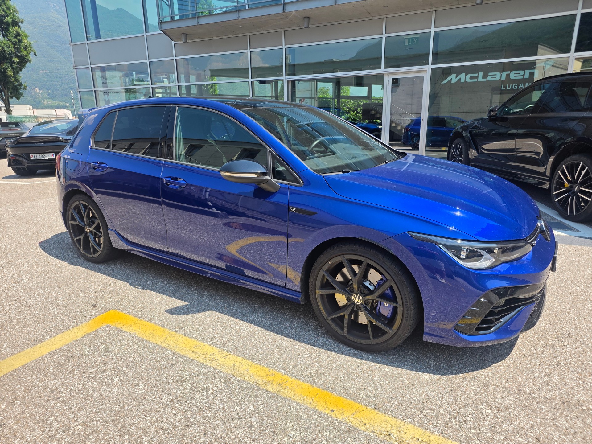 VW Golf 2.0 TSI R DSG 4Motion-image-0
