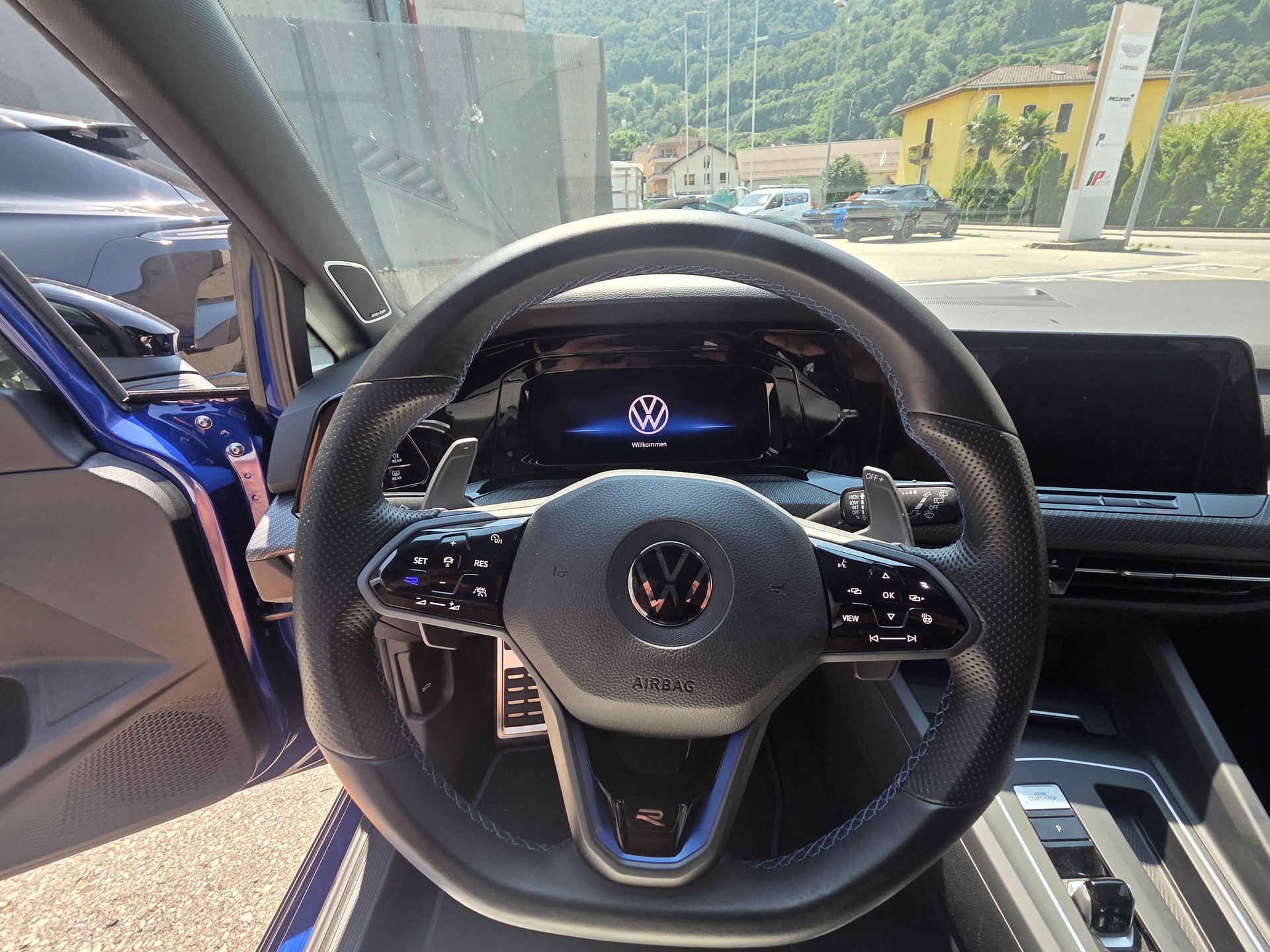 VW Golf 2.0 TSI R DSG 4Motion-image-4