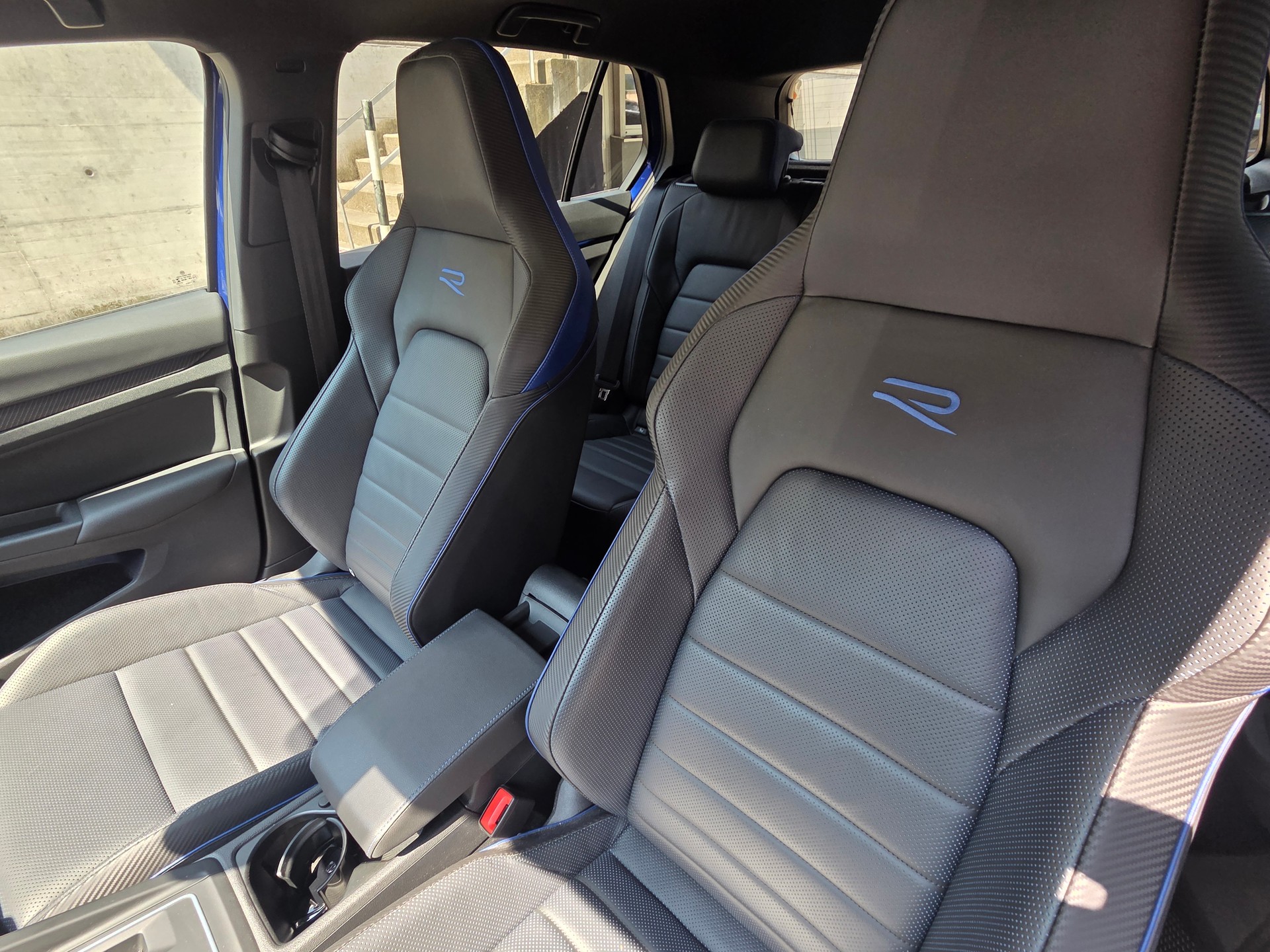 VW Golf 2.0 TSI R DSG 4Motion-image-8