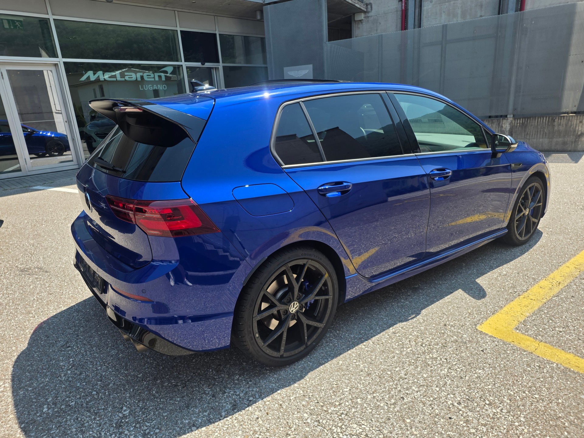 VW Golf 2.0 TSI R DSG 4Motion-image-2