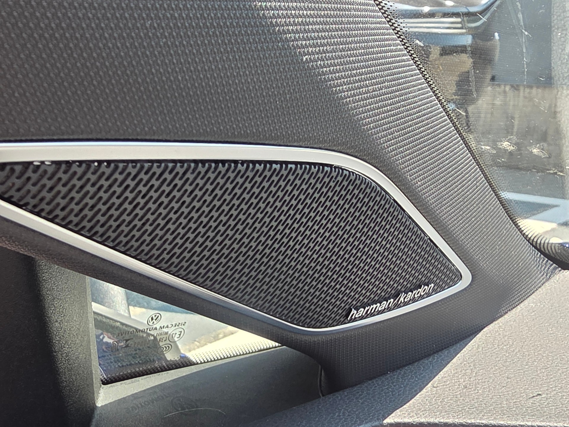 VW Golf 2.0 TSI R DSG 4Motion-image-11