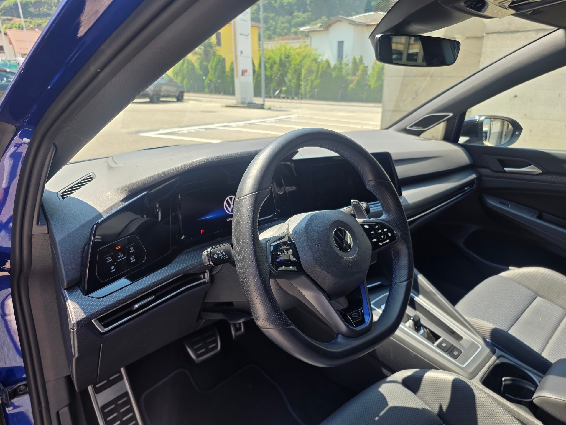 VW Golf 2.0 TSI R DSG 4Motion-image-5