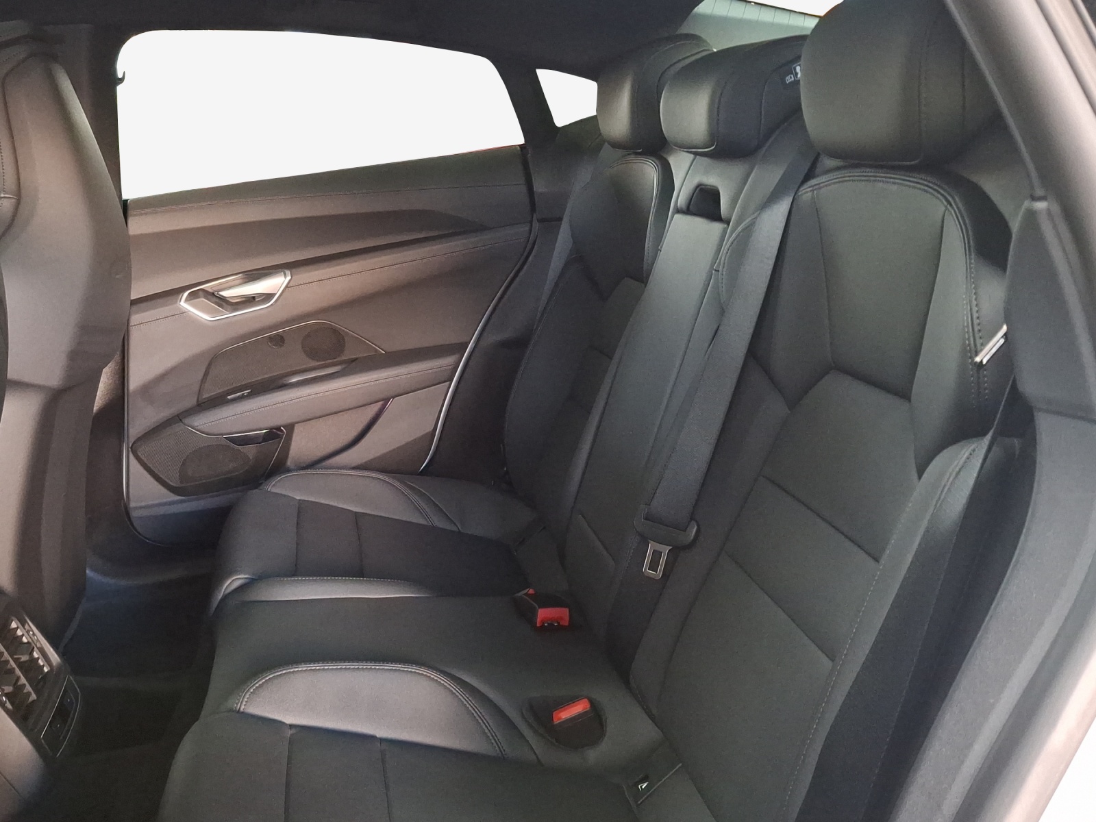 AUDI e-tron GT quattro-image-12