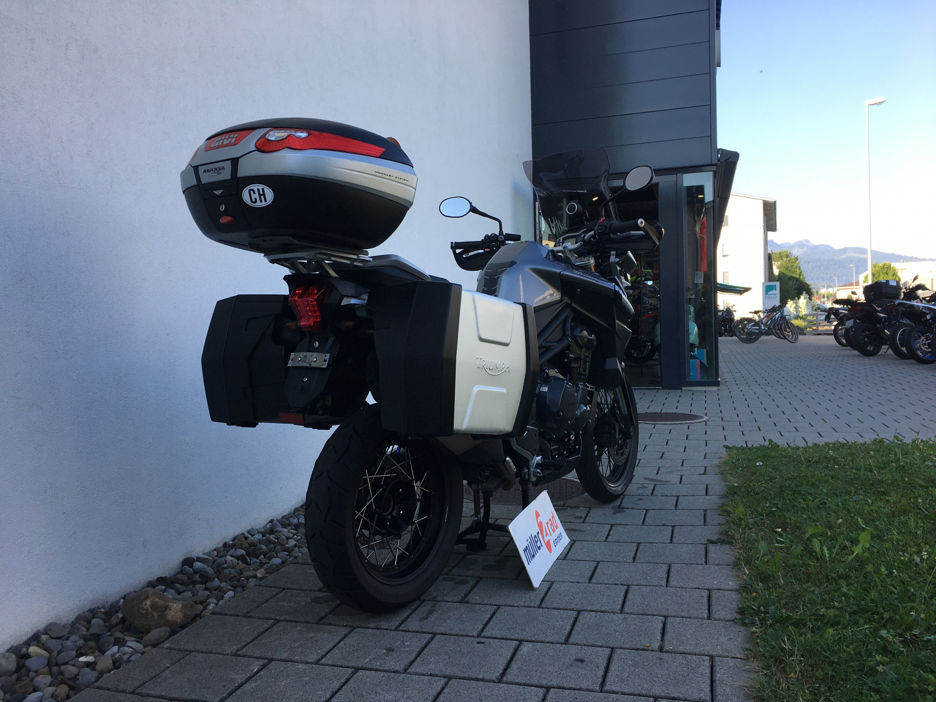 TRIUMPH Tiger 1200 Explorer-showroom-element-3