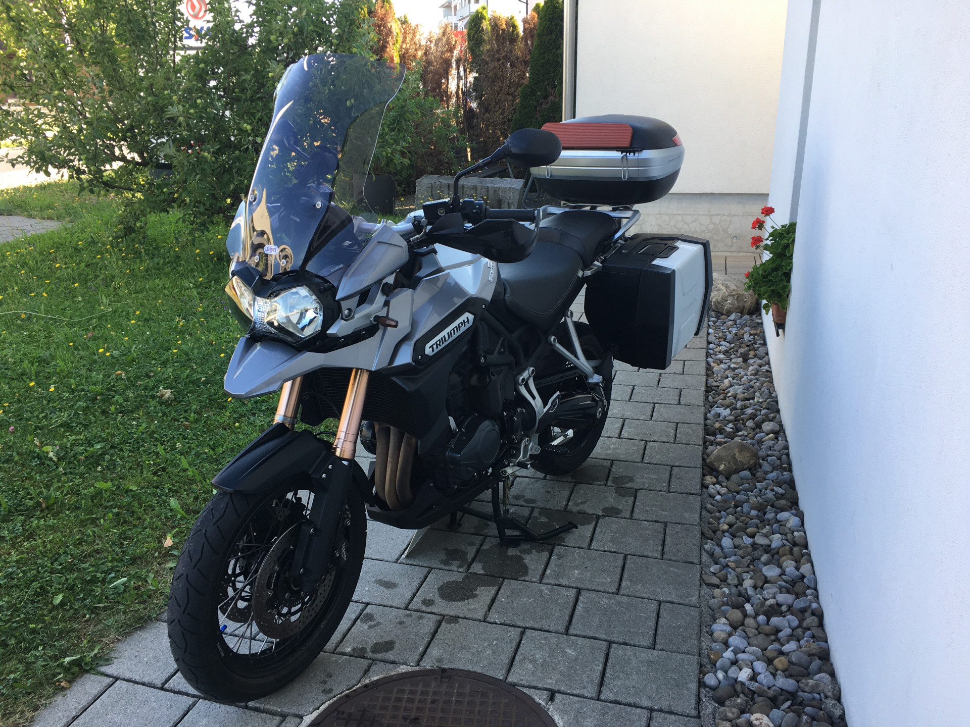 TRIUMPH Tiger 1200 Explorer-showroom-element-2