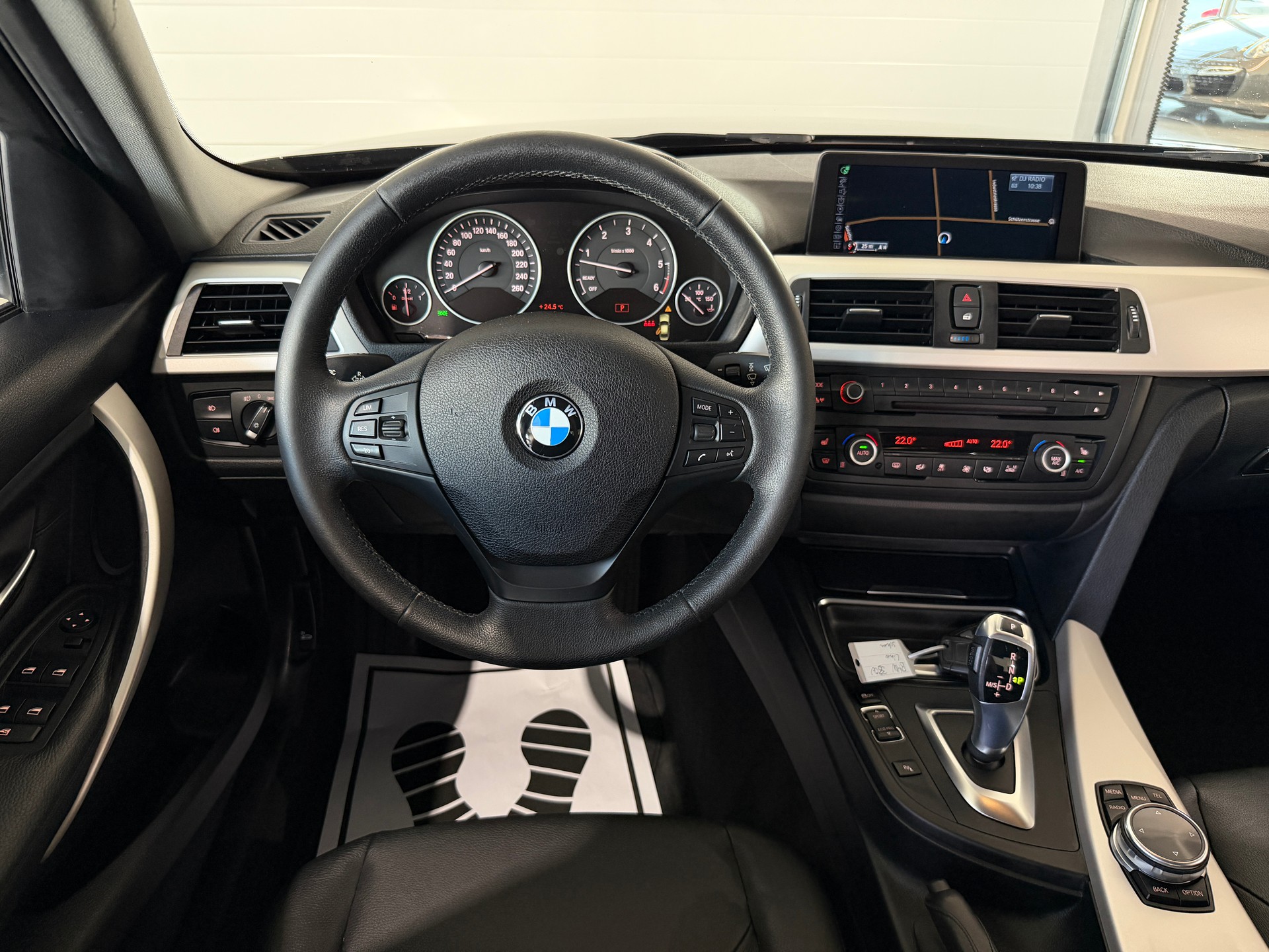 BMW 330d xDrive Steptronic (CH)-image-6