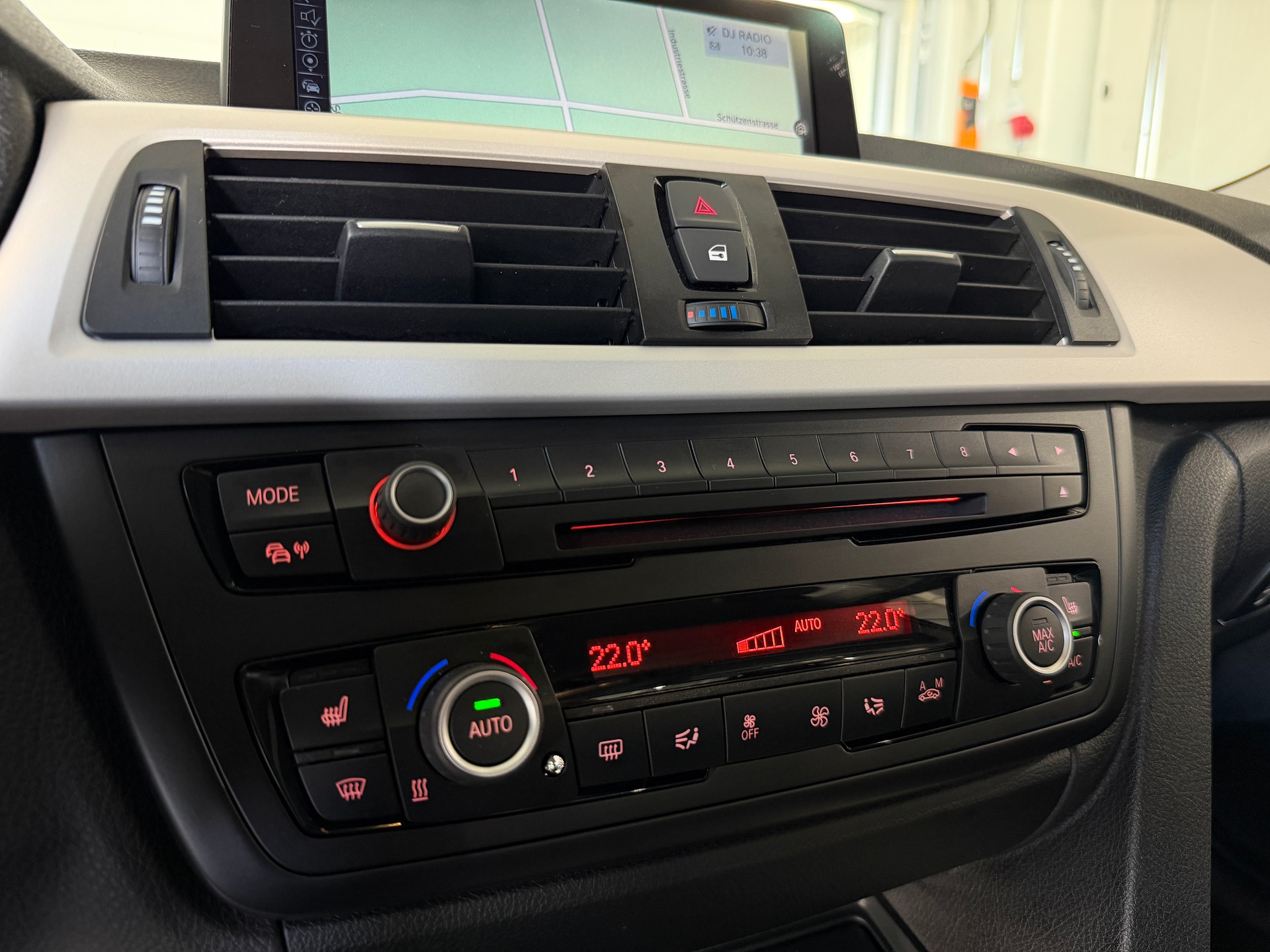 BMW 330d xDrive Steptronic (CH)-image-14