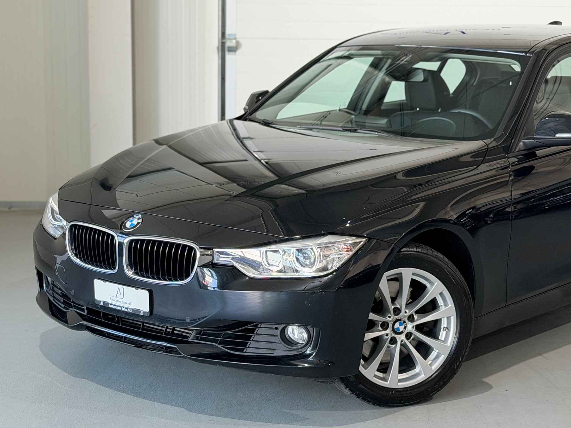 BMW 330d xDrive Steptronic (CH)-showroom-element-1