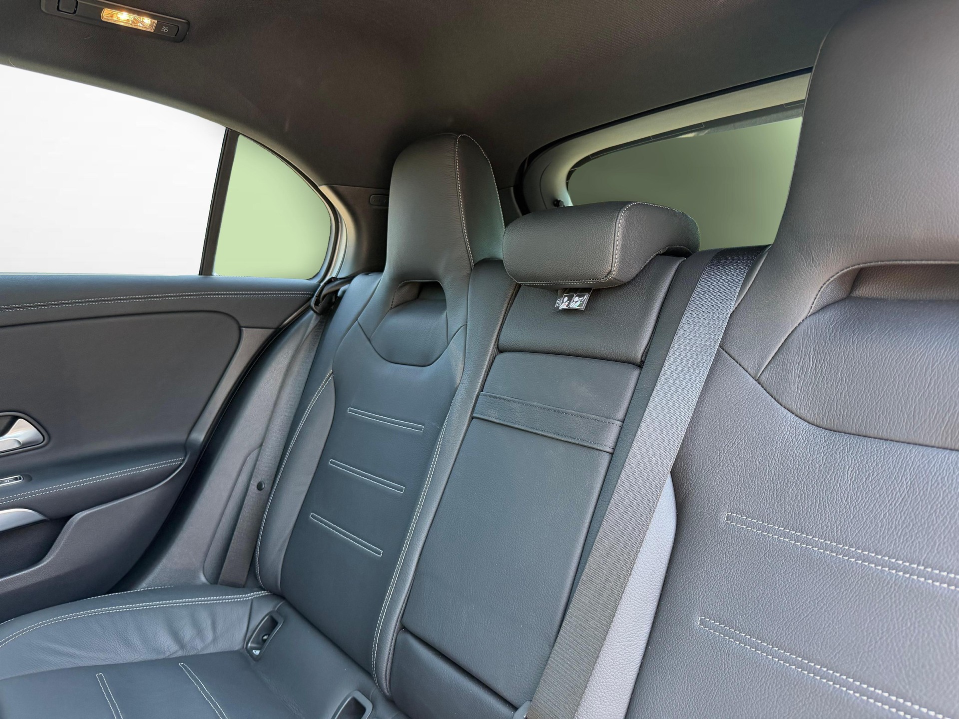 MERCEDES-BENZ A 250 e AMG Line-image-10