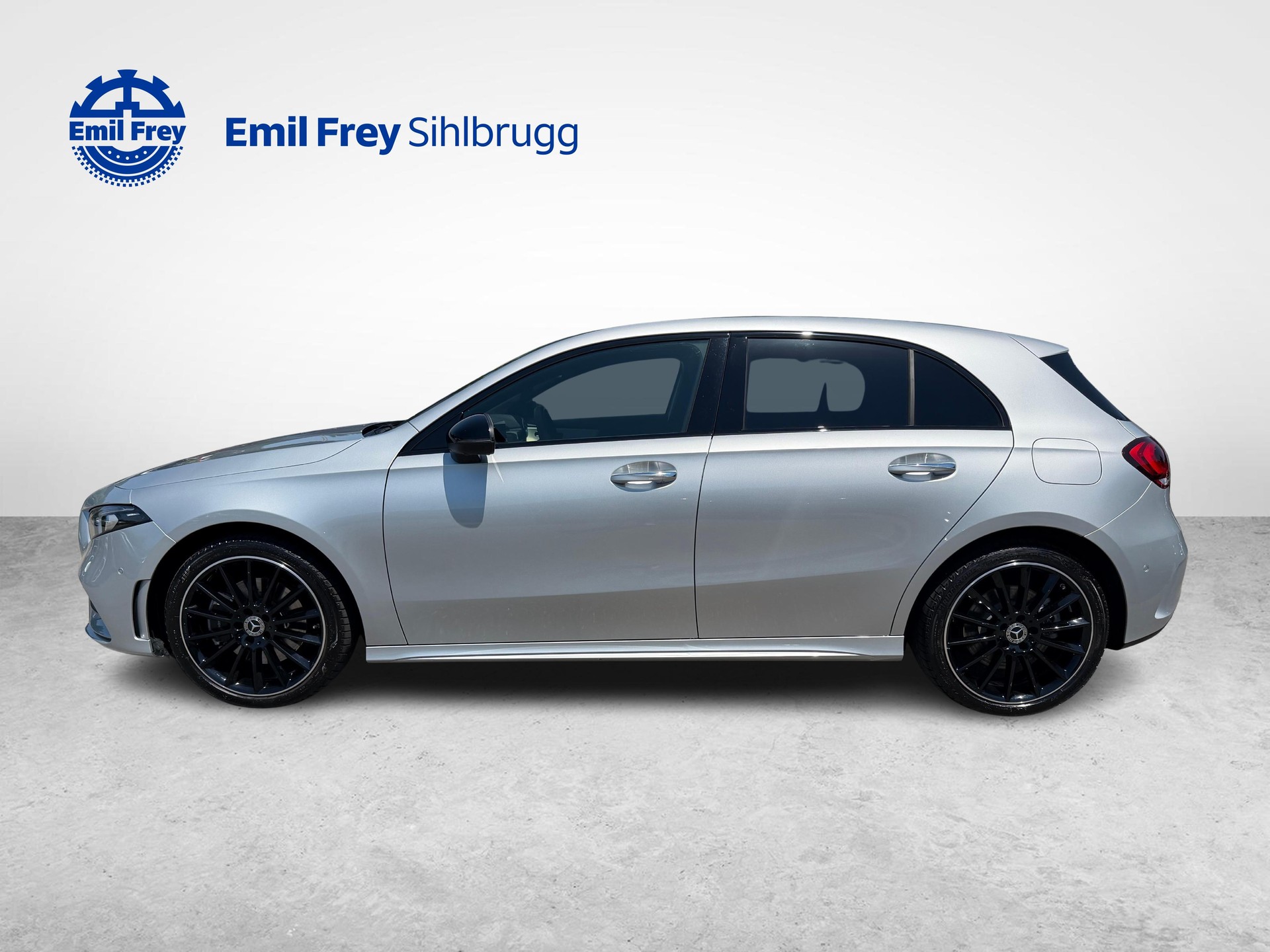 MERCEDES-BENZ A 250 e AMG Line-image-5