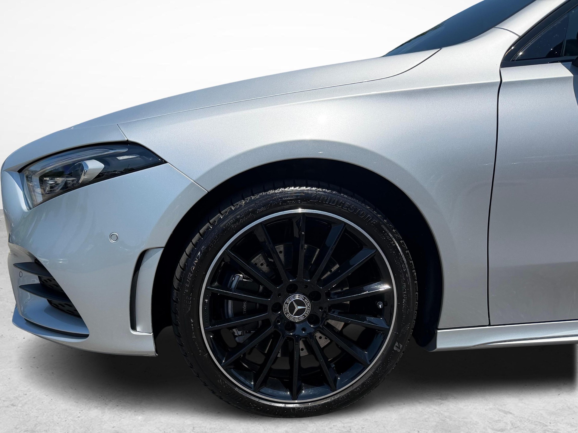 MERCEDES-BENZ A 250 e AMG Line-image-12