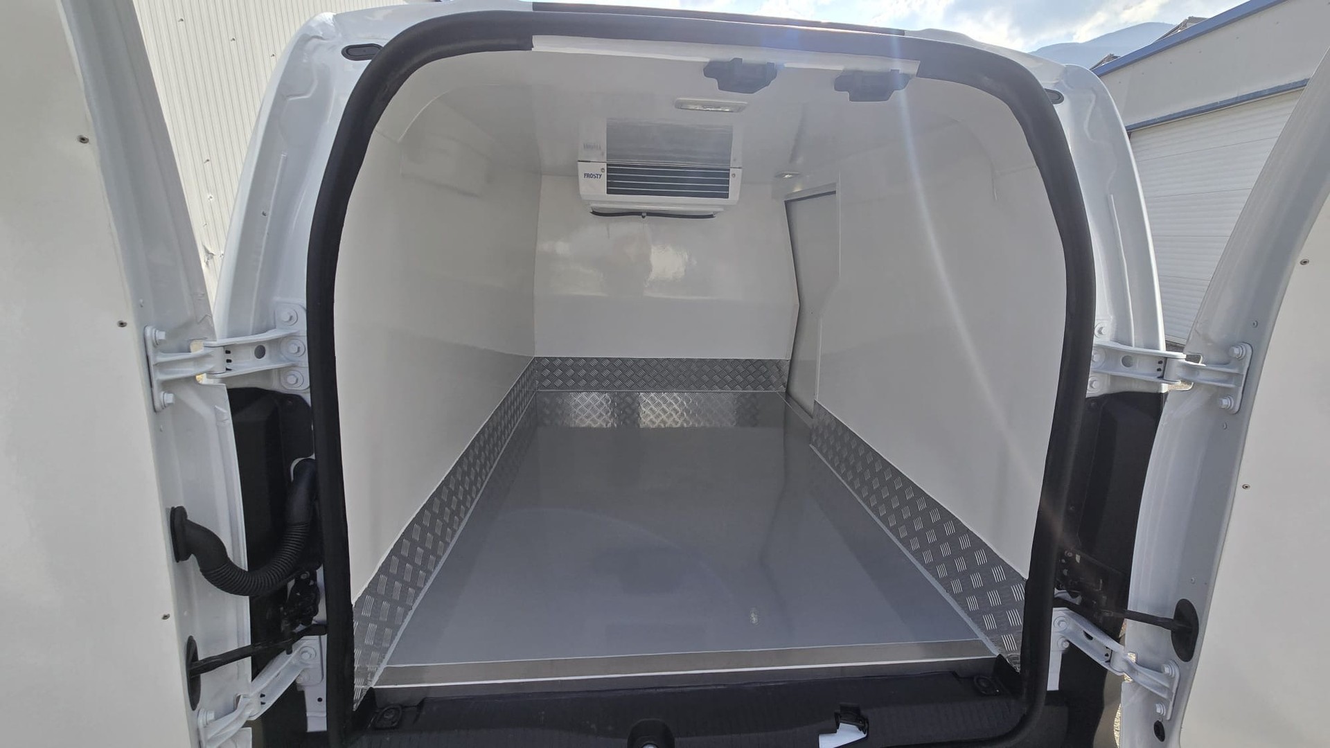 RENAULT KANGOO-image-9