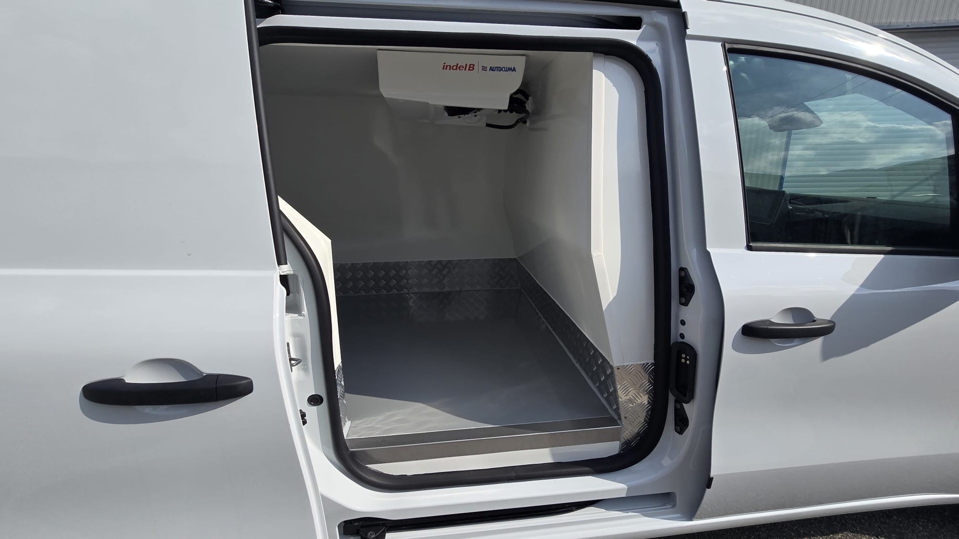 RENAULT KANGOO-image-8