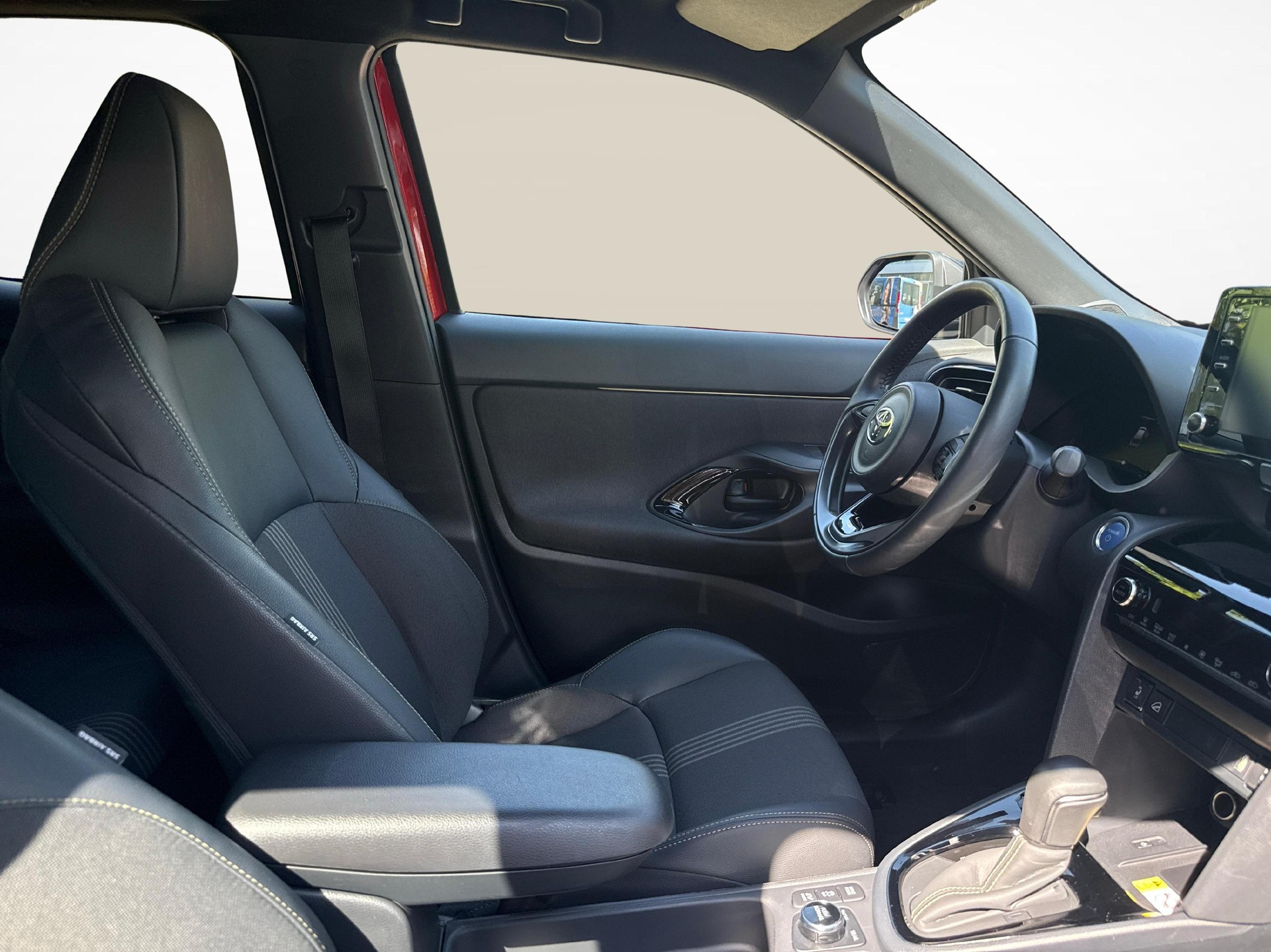 TOYOTA Yaris Cross 1.5 VVT-i HSD Adventure AWD-i-image-9