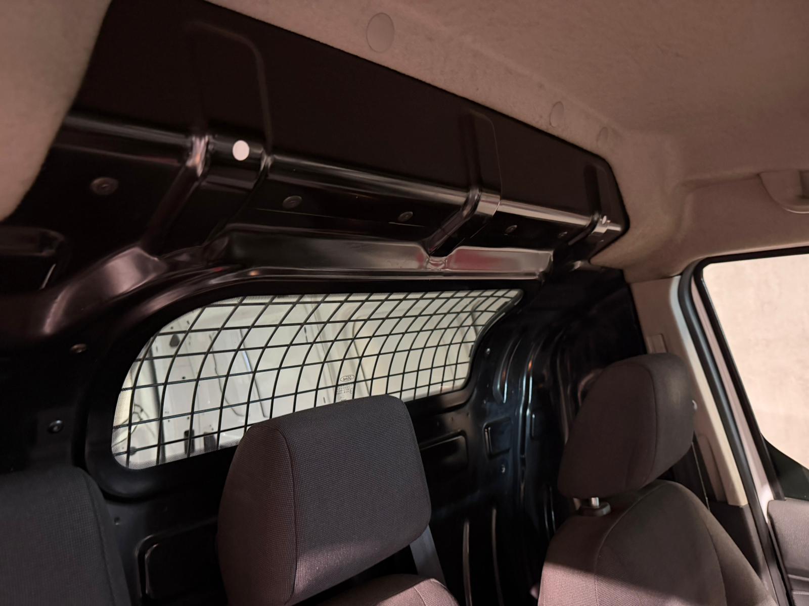 FORD Transit Connect Van T230 1.6 TDCi Ambiente-image-24
