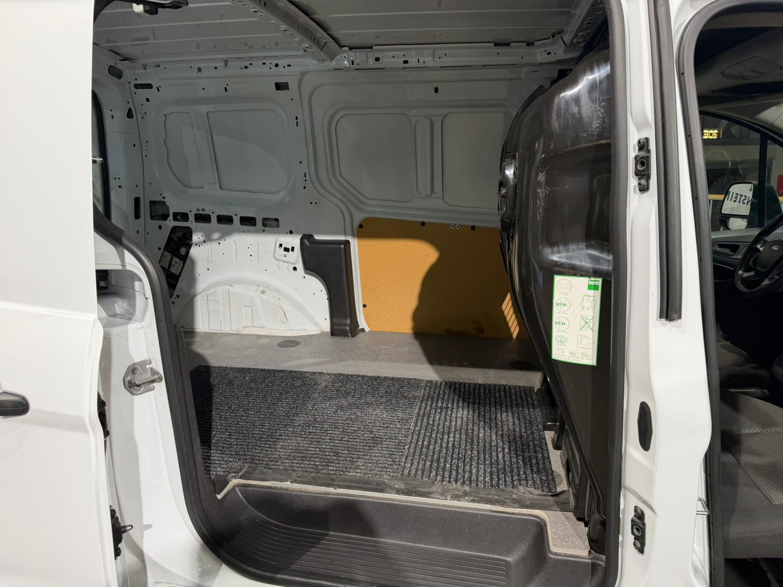FORD Transit Connect Van T230 1.6 TDCi Ambiente-image-18
