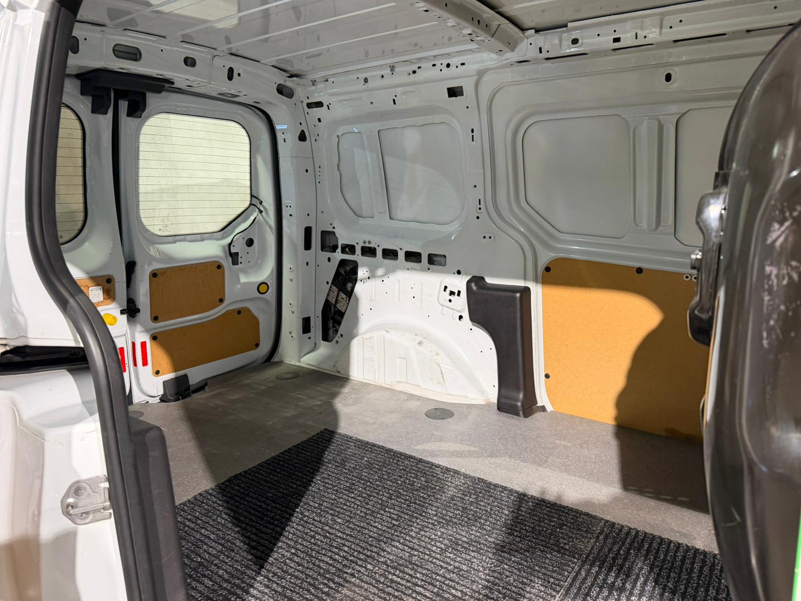 FORD Transit Connect Van T230 1.6 TDCi Ambiente-image-19