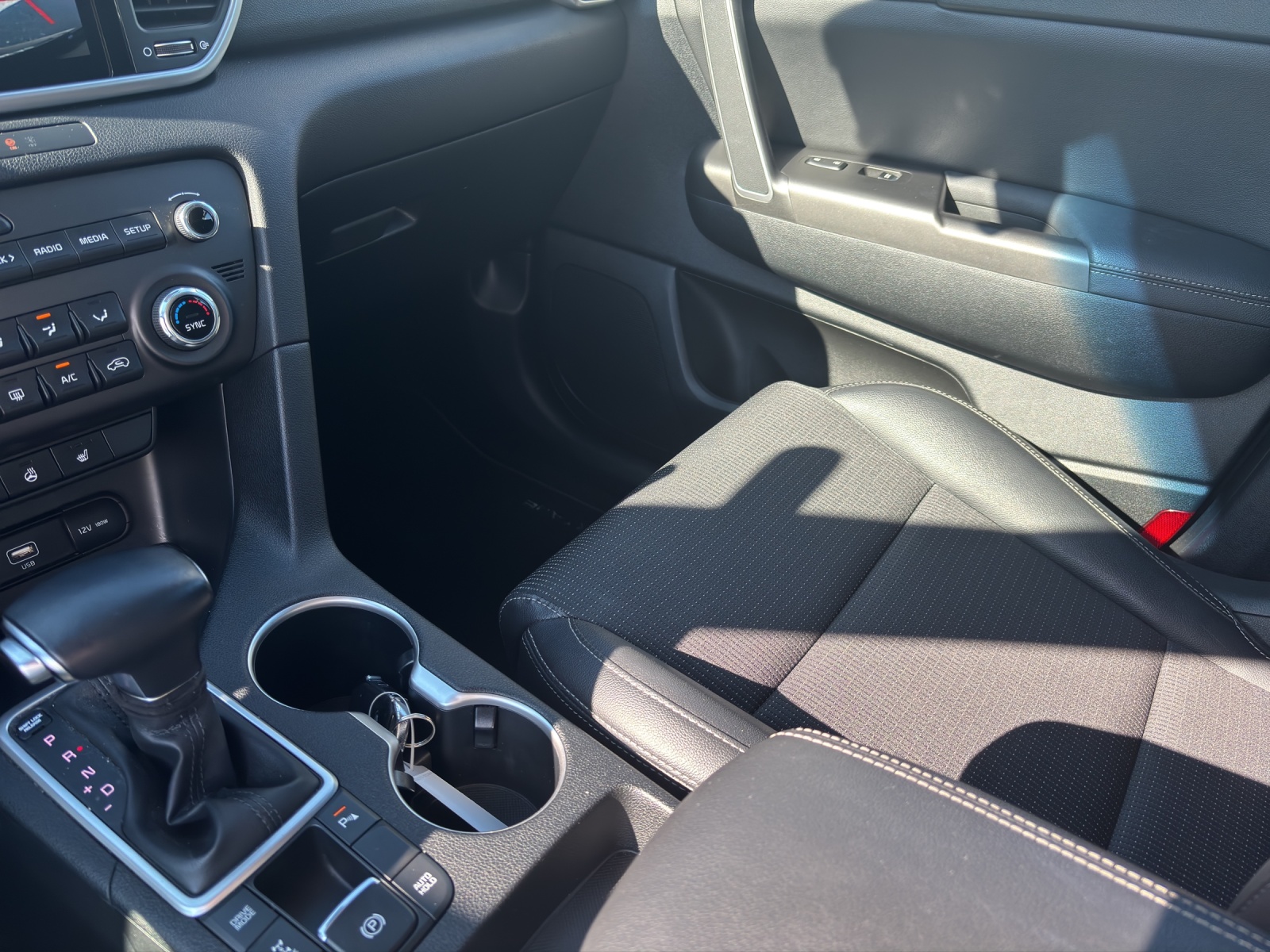 KIA Sportage 1.6 T-GDi Black Edition-image-4