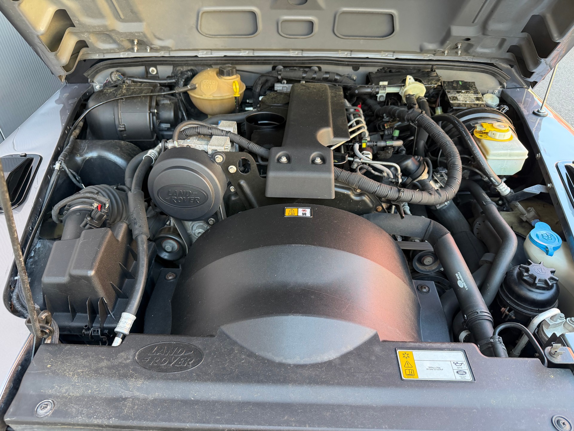 LAND ROVER Defender 90 TD4 *Autobiography*-image-12