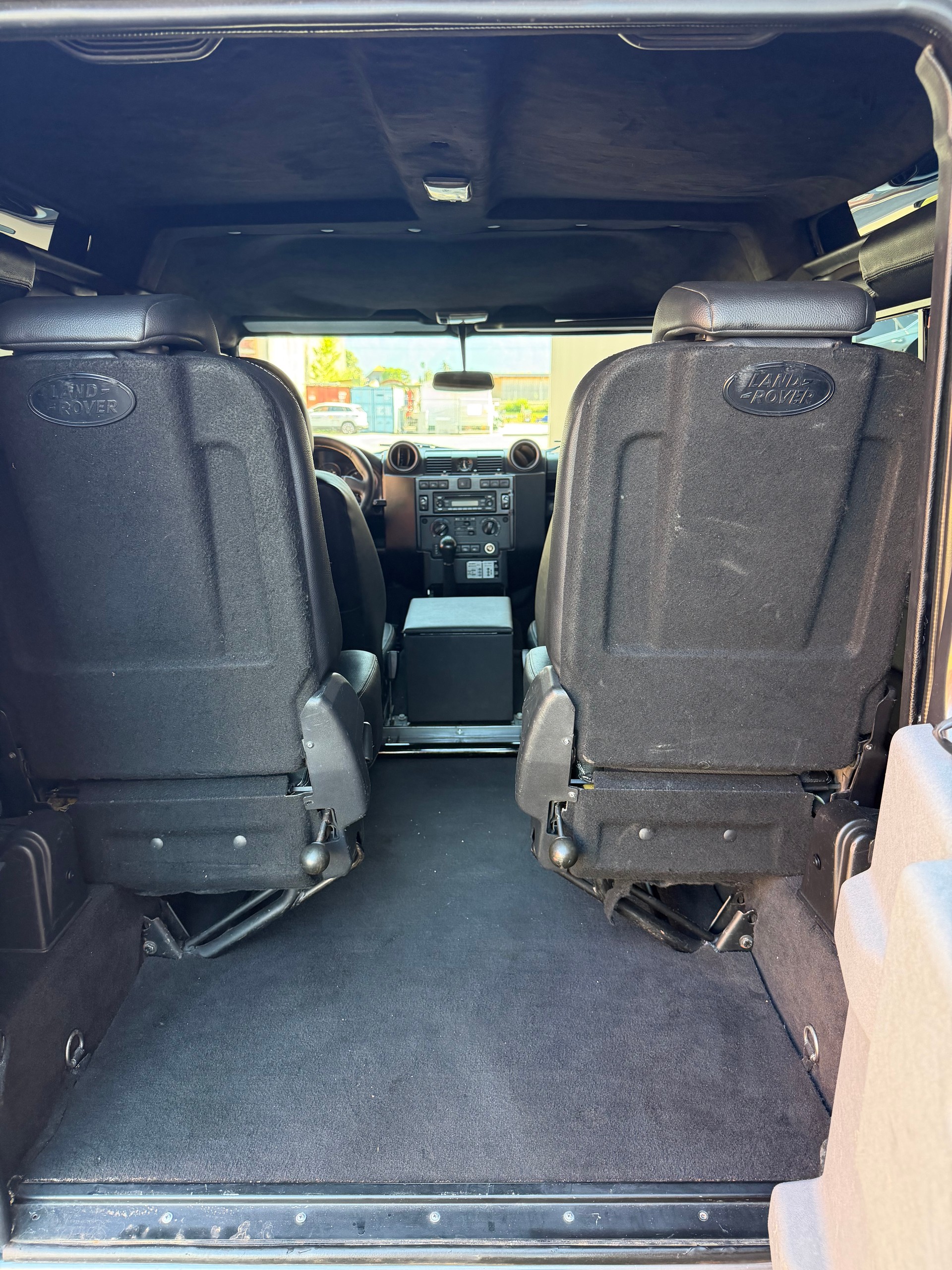 LAND ROVER Defender 90 TD4 *Autobiography*-image-9