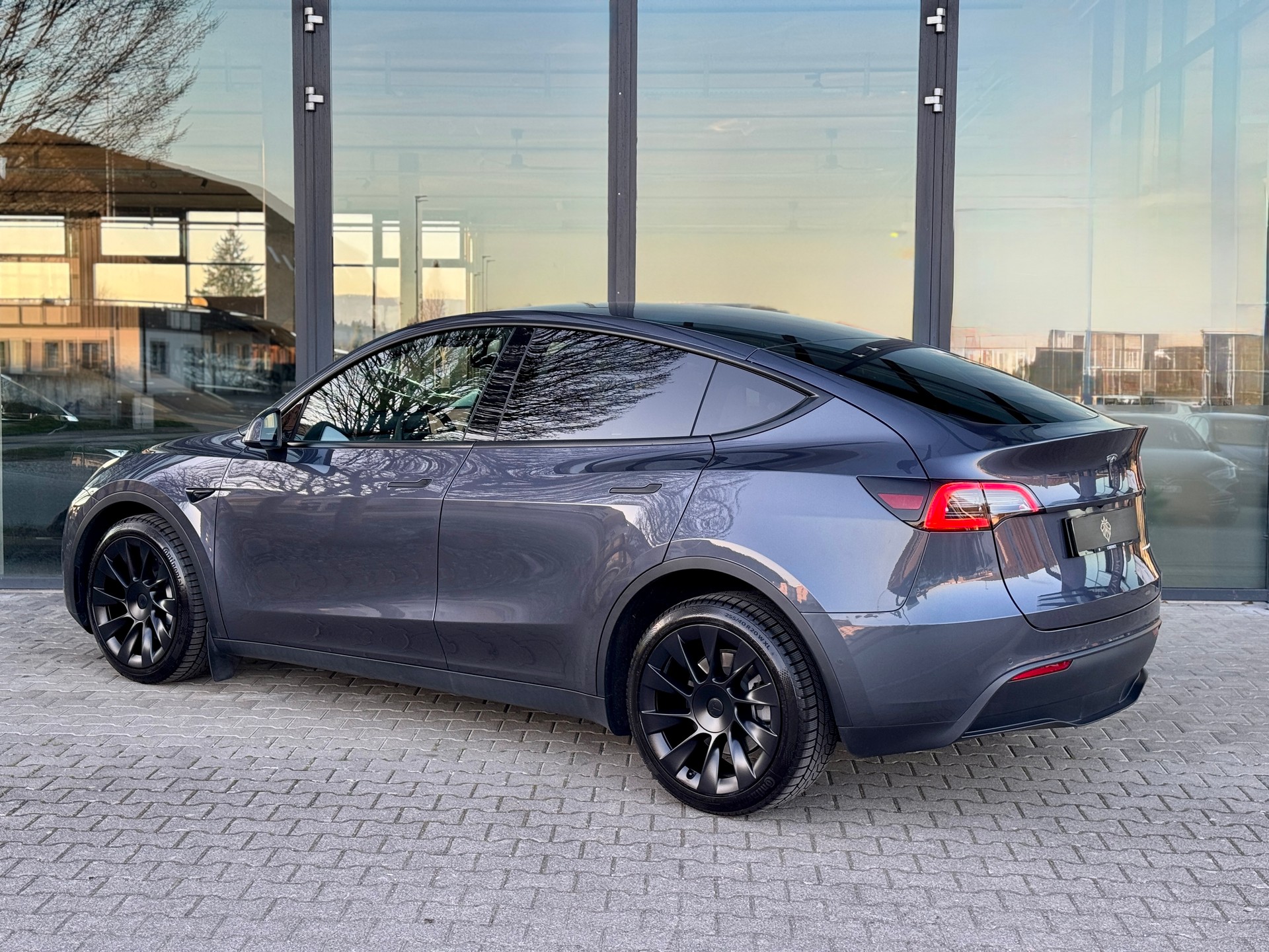 TESLA Model Y Long Range-image-3