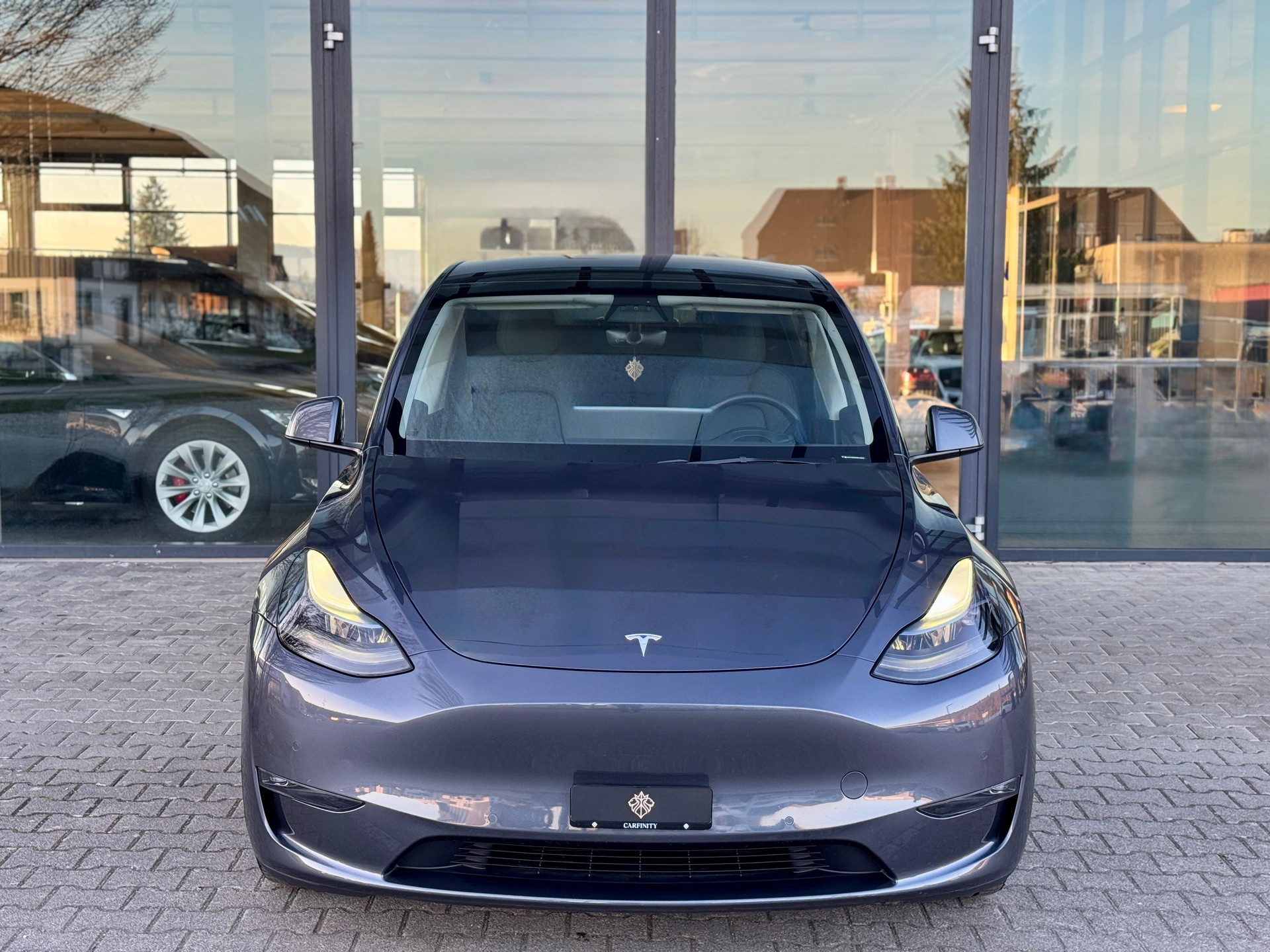 TESLA Model Y Long Range-image-1