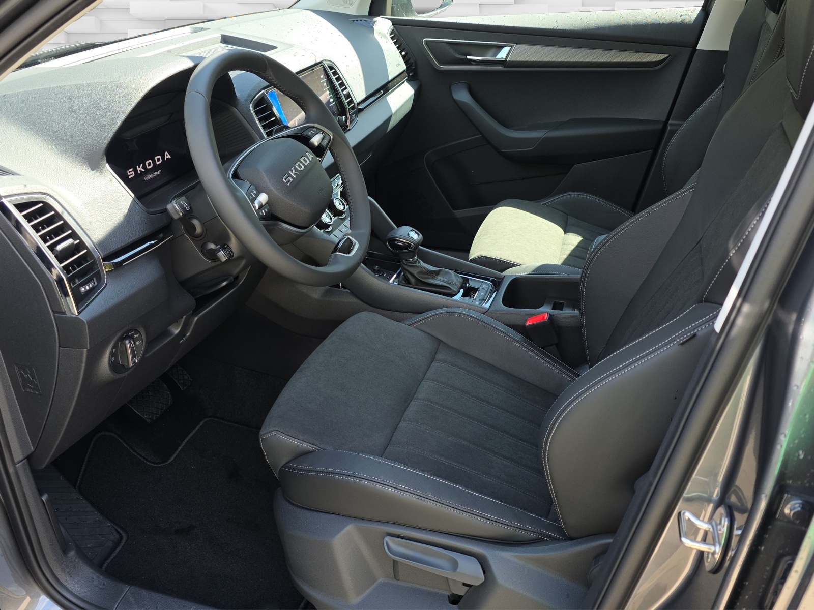 SKODA Karoq 2.0 TDI CR Dynamic 4x4 DSG-image-4