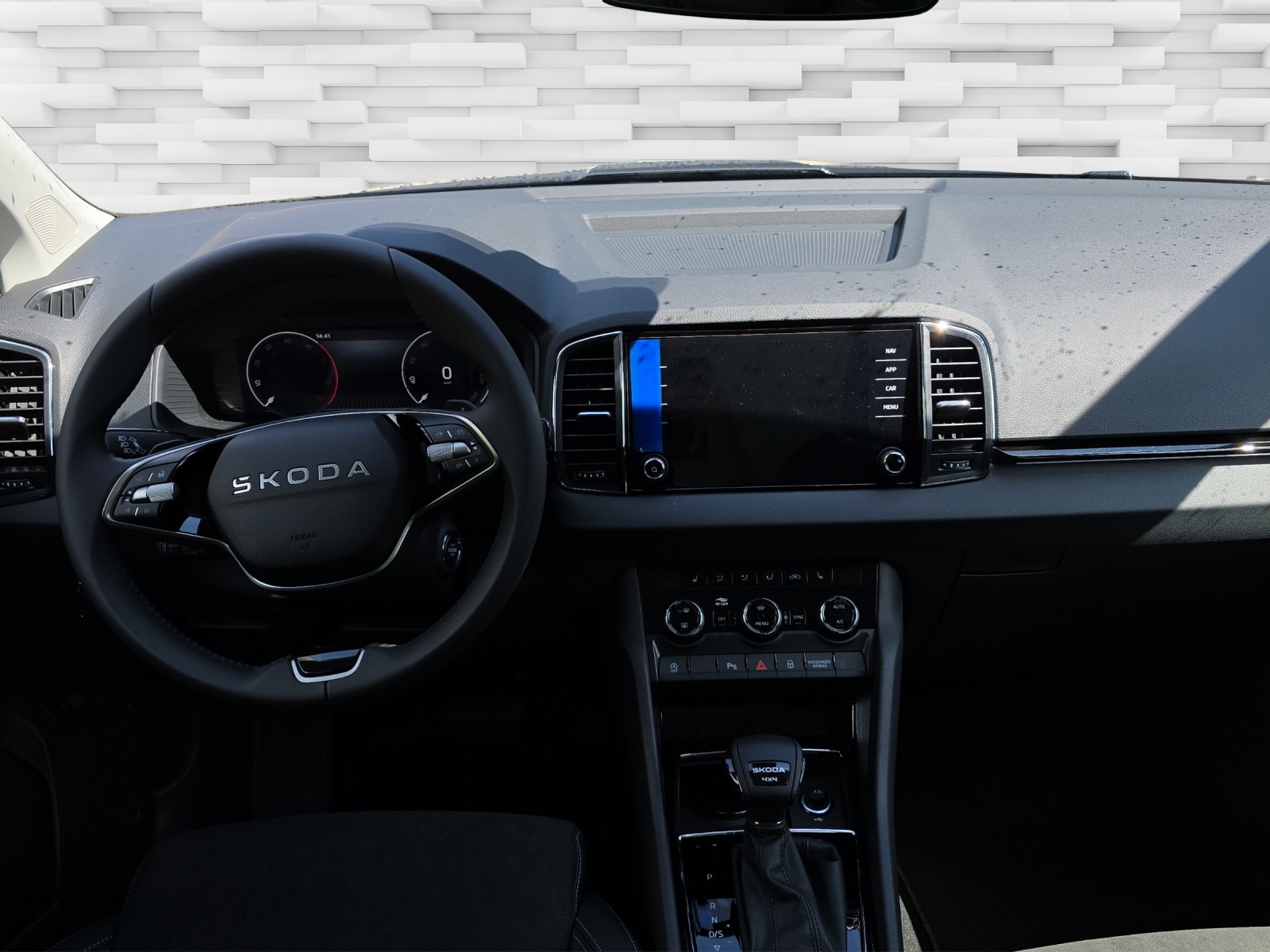 SKODA Karoq 2.0 TDI CR Dynamic 4x4 DSG-image-6