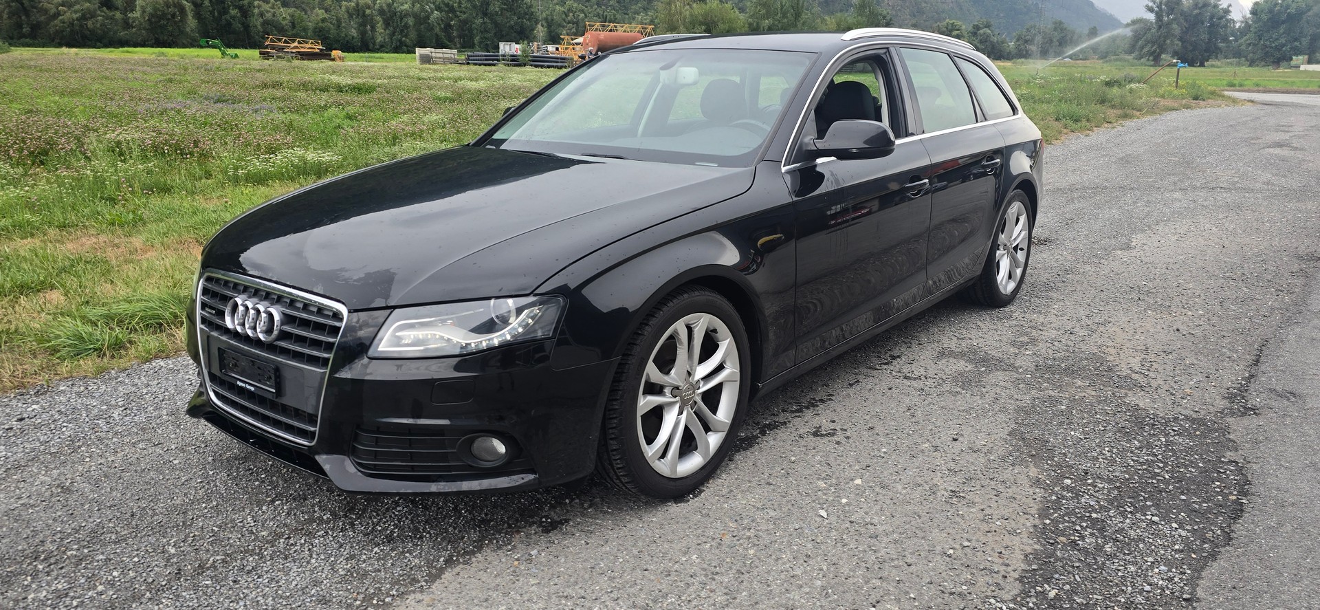 AUDI A4 Avant 2.0 TDI quattro-image-1