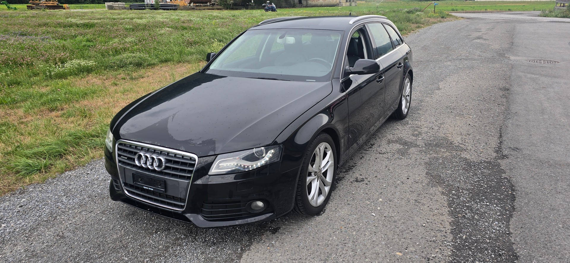 AUDI A4 Avant 2.0 TDI quattro-image-2