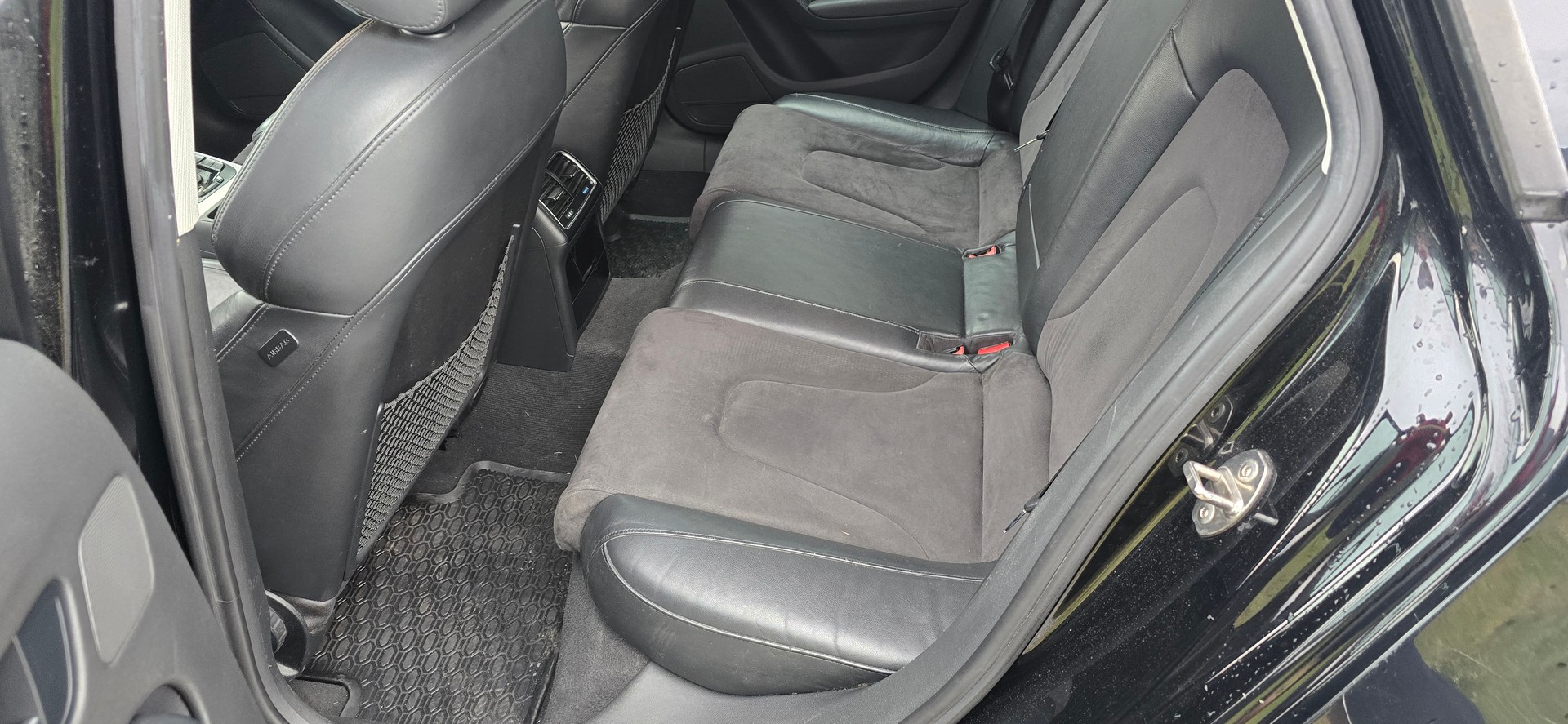 AUDI A4 Avant 2.0 TDI quattro-image-13