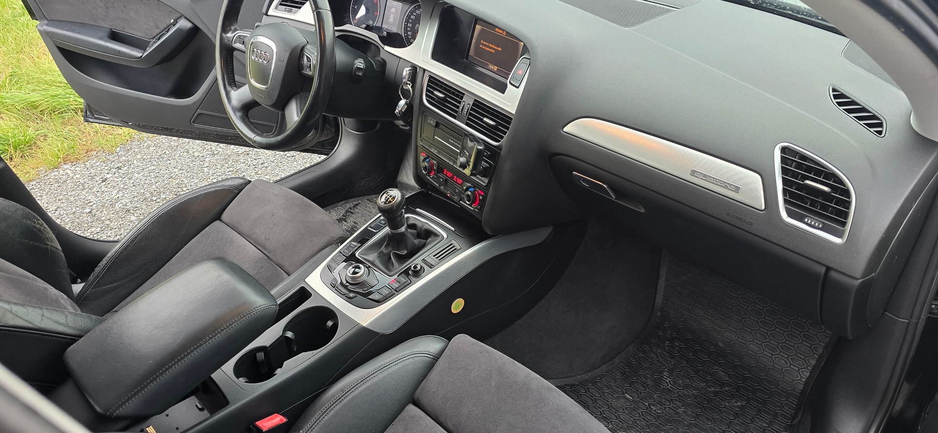 AUDI A4 Avant 2.0 TDI quattro-image-14