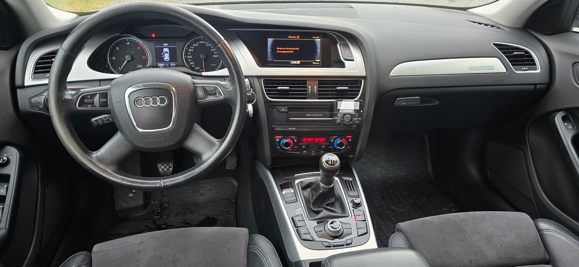 AUDI A4 Avant 2.0 TDI quattro-image-16