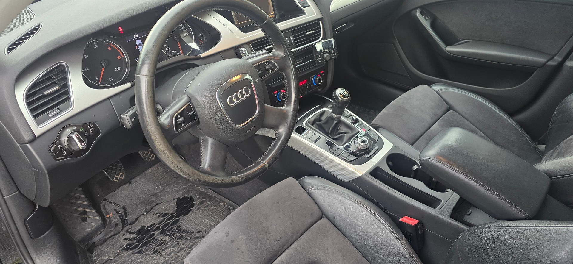 AUDI A4 Avant 2.0 TDI quattro-image-12