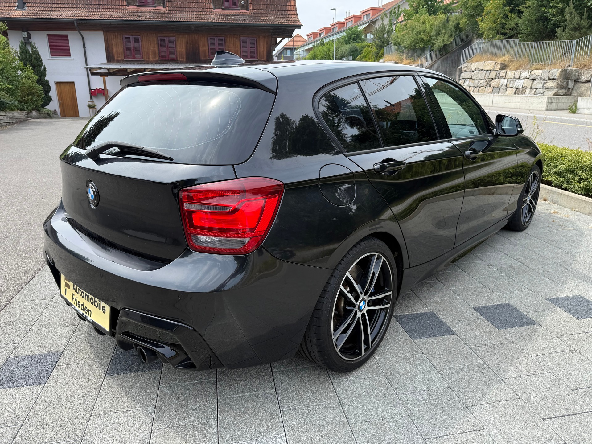 BMW M135i xDrive Steptronic-image-7