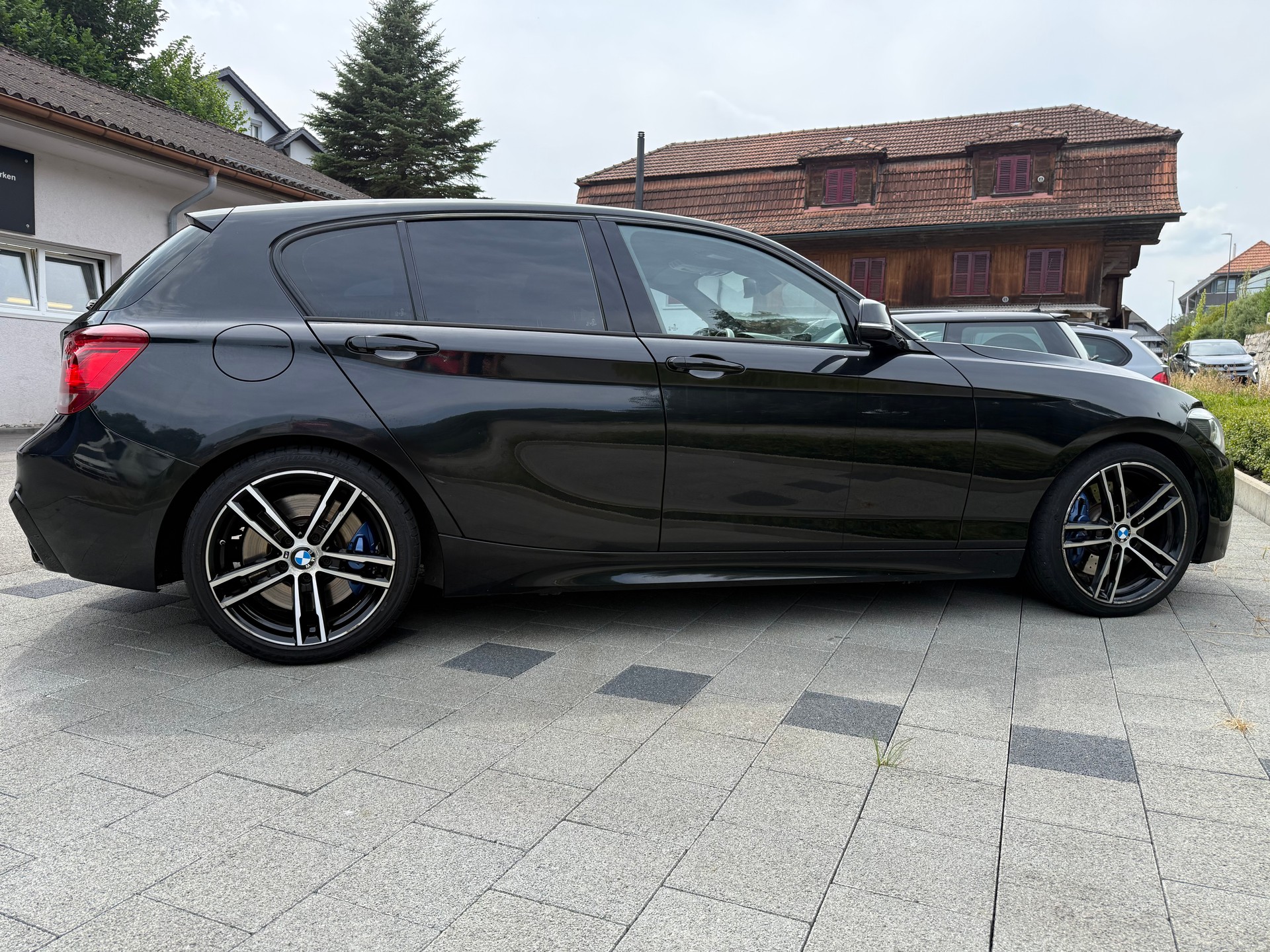 BMW M135i xDrive Steptronic-image-8