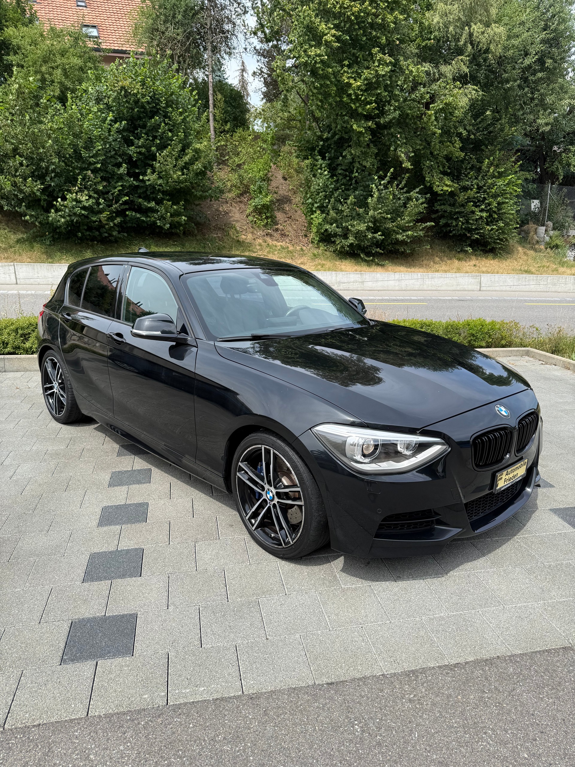 BMW M135i xDrive Steptronic-image-0