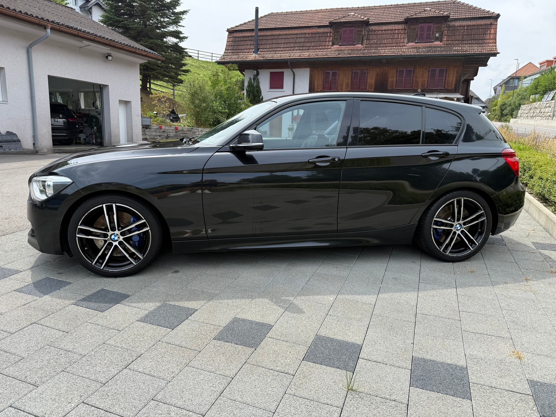 BMW M135i xDrive Steptronic-image-3