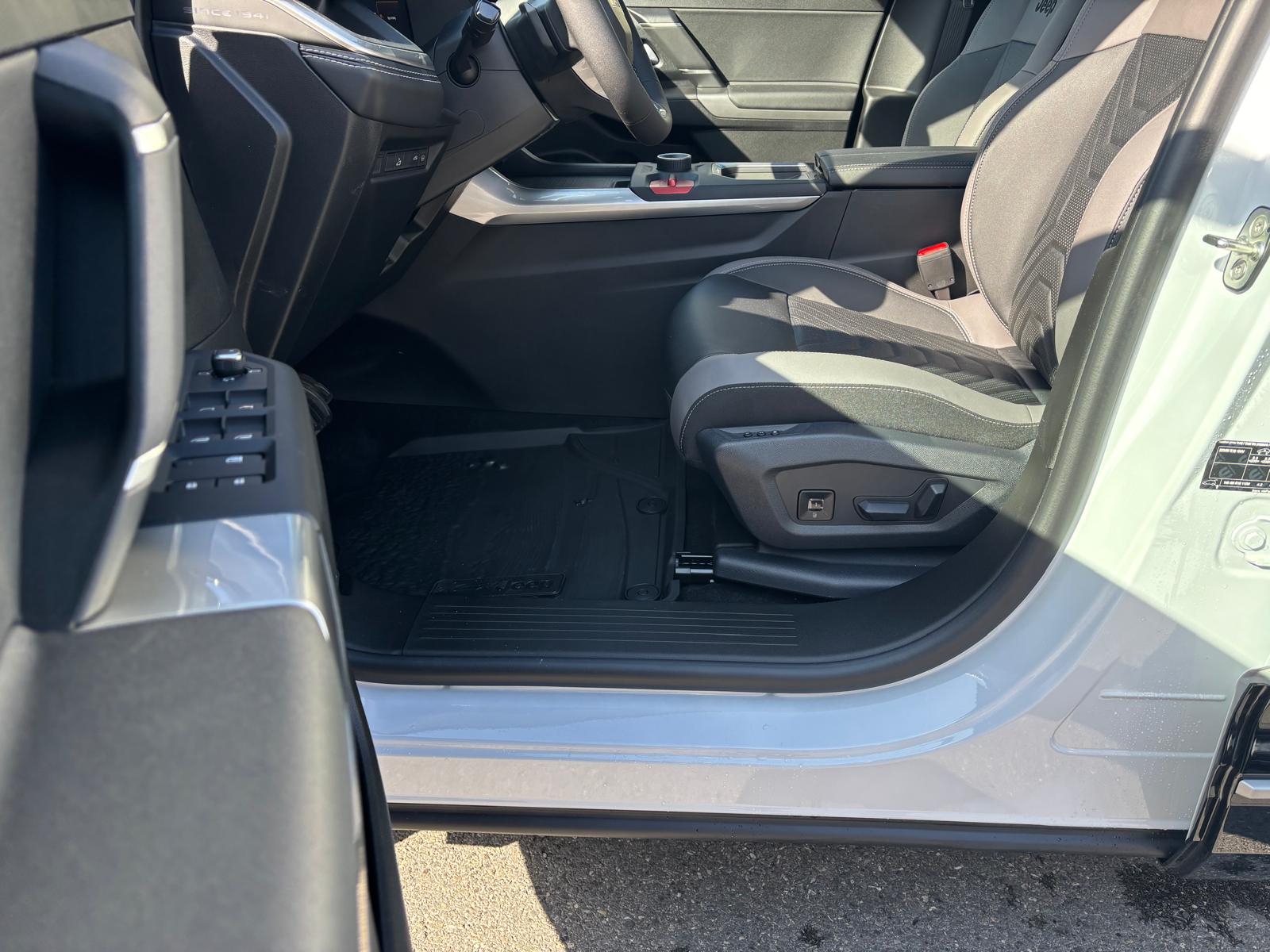 JEEP Compass 1.2 T e-Hybrid First Edition-image-3