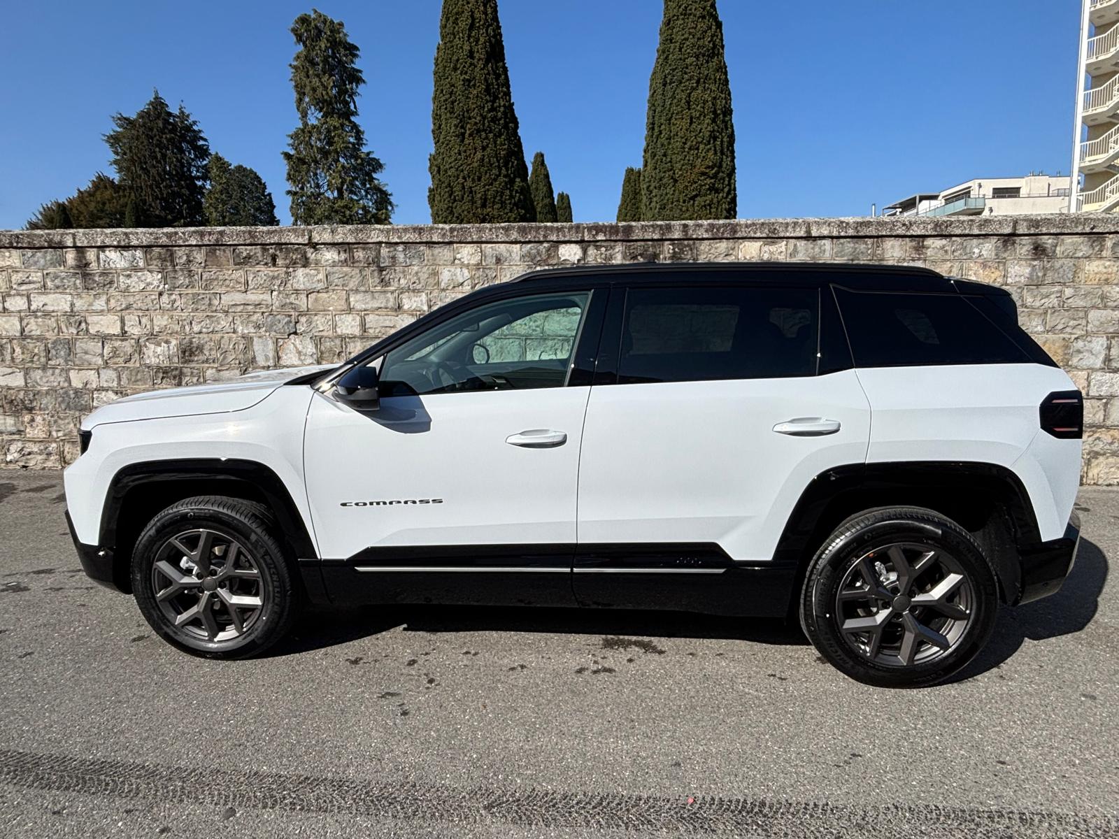 JEEP Compass 1.2 T e-Hybrid First Edition-image-0