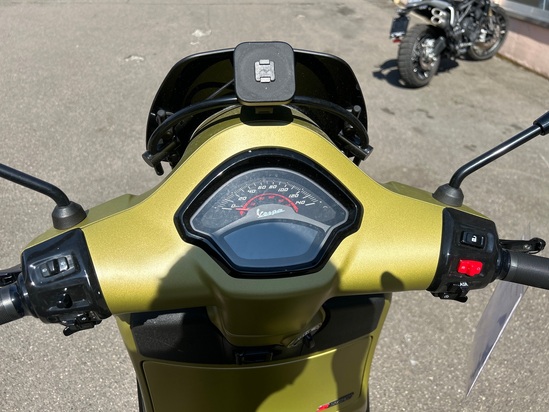 PIAGGIO Vespa GTS 300 Super Sport ABS-image-4