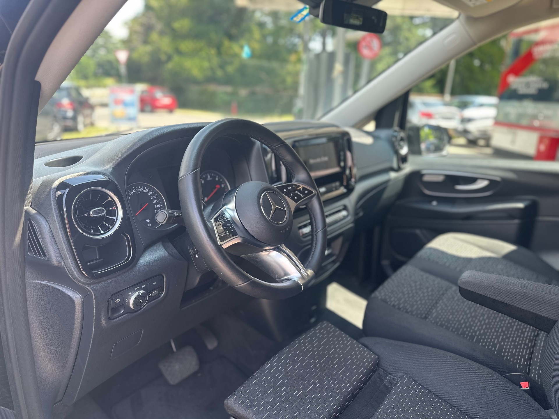 MERCEDES-BENZ VITO-image-8